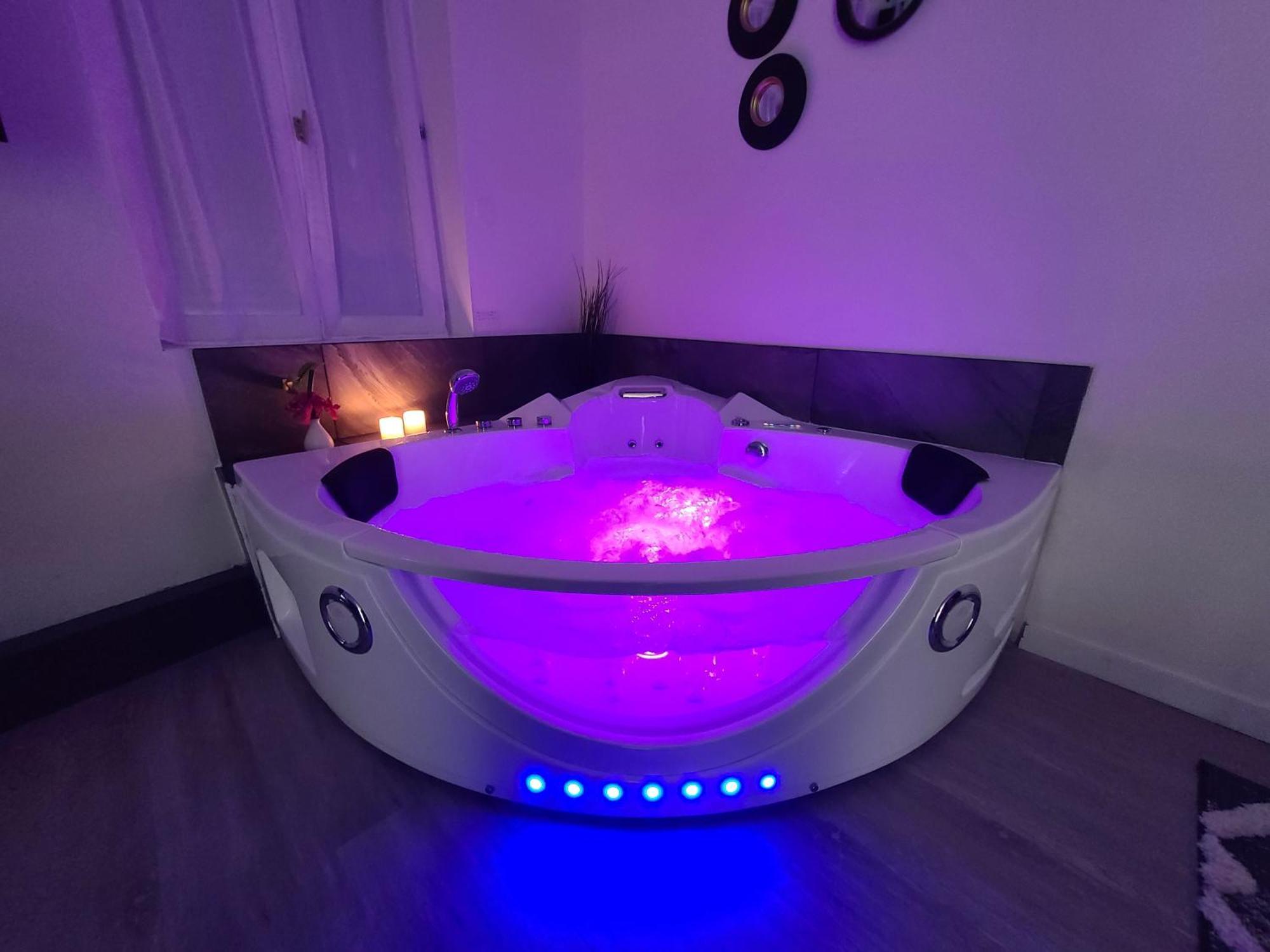 Suite Romantique Jacuzzi Moulins  Exterior photo